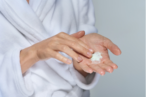 This Is How To Do A Home Manicure moisturise